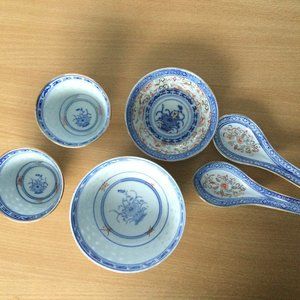 Vintage Chinese porcelain blue & white bowl cups spoons lot of 6 flower pattern